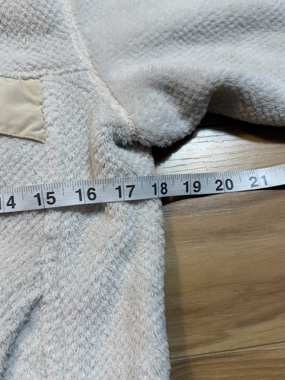 Patagonia White Cozy Fleece Pullover - Picture 6 of 6